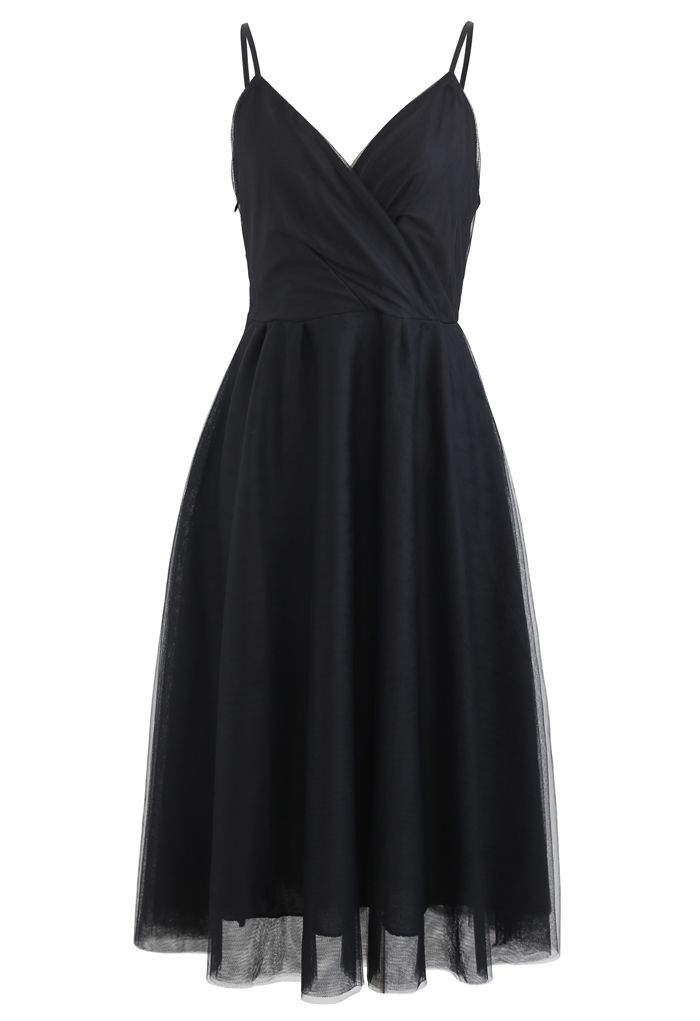 فستان قصير بتصميم ملفوف من القماش الشبكي ميدي باللون الأسود