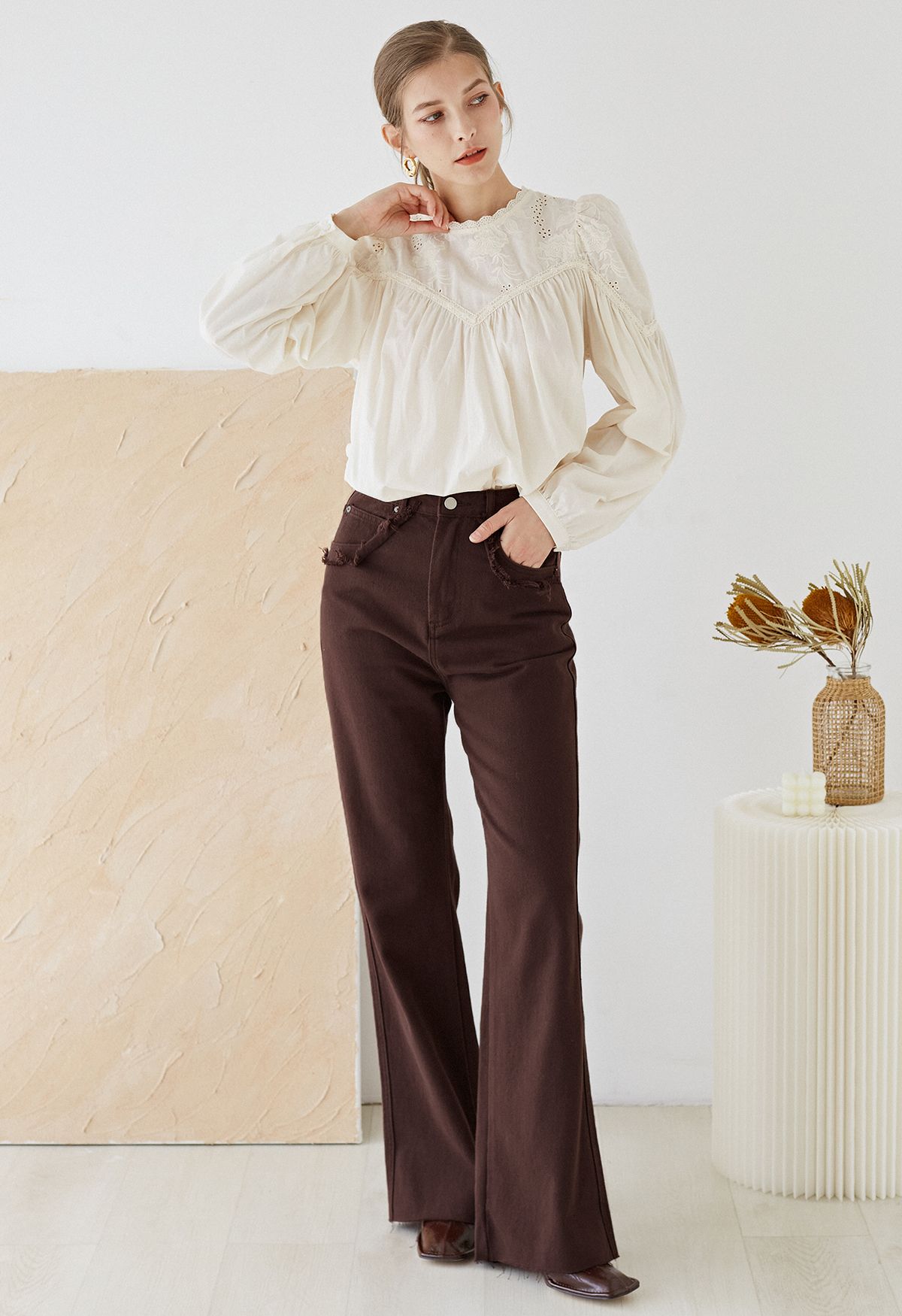 Classic Pocket Frayed Detail Flare Jeans in Brown