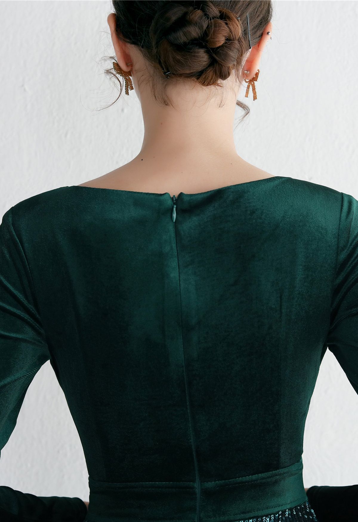 Velvet Spliced V-Neck Sequins Cocktail Dress in Emerald