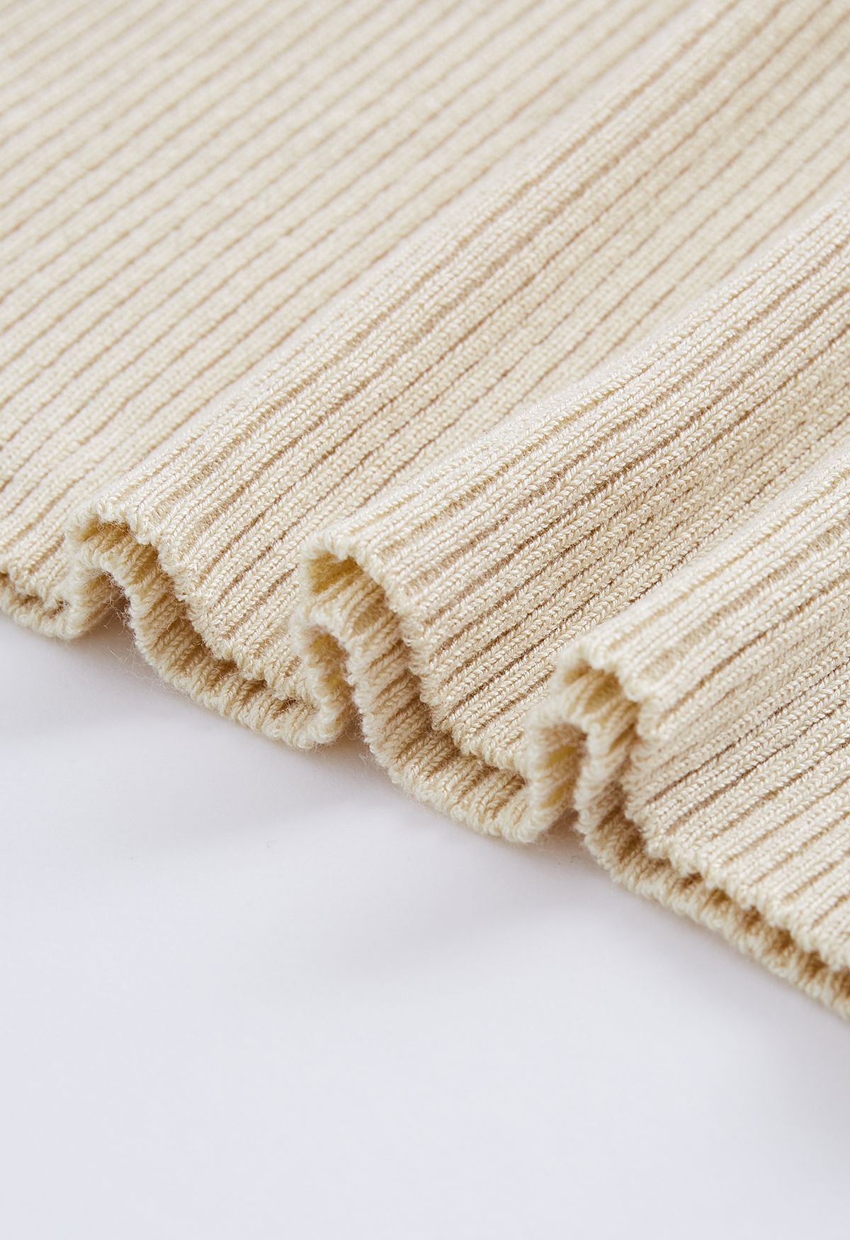 Rib Splicing Fitted Soft Knit Sweater in Cream