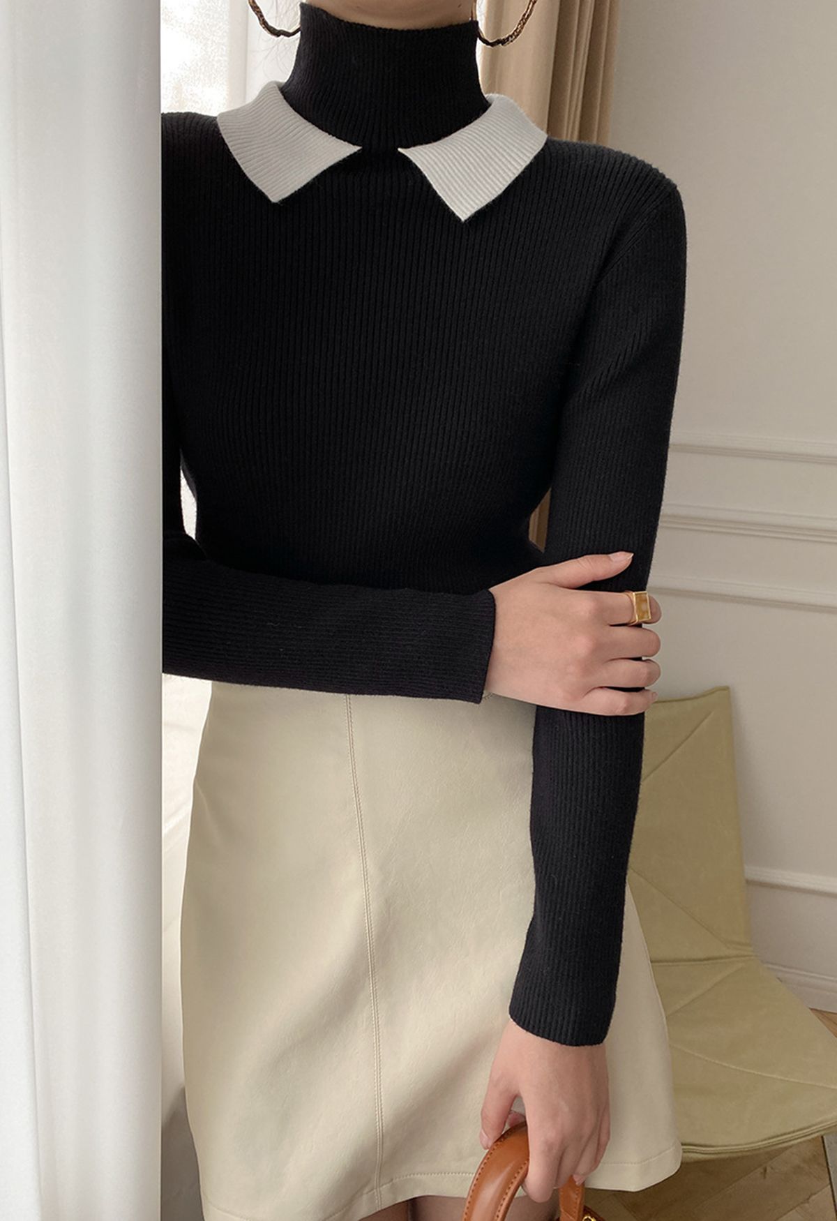 Contrast Doll Collar Mock Neck Knit Top in Black