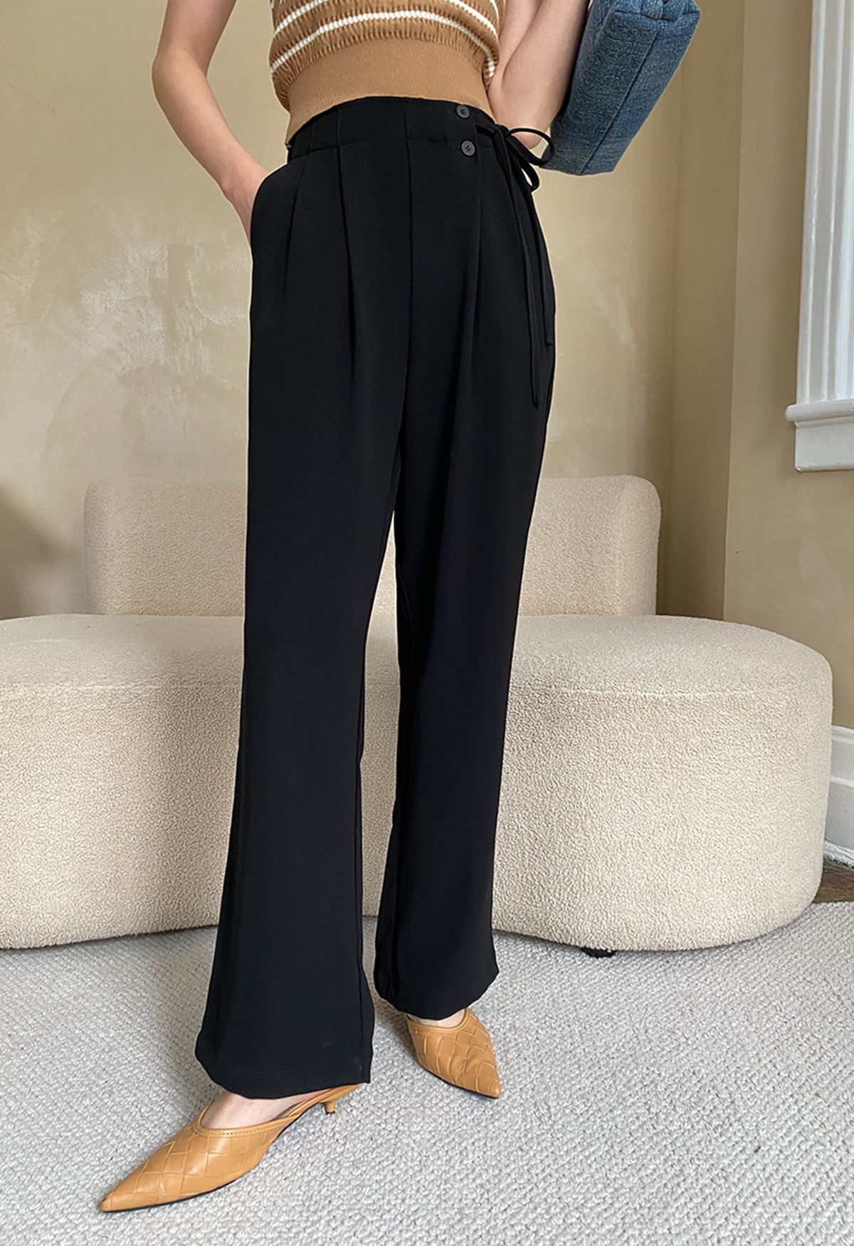 Side Drawstring Pleated Straight Leg Pants in Black