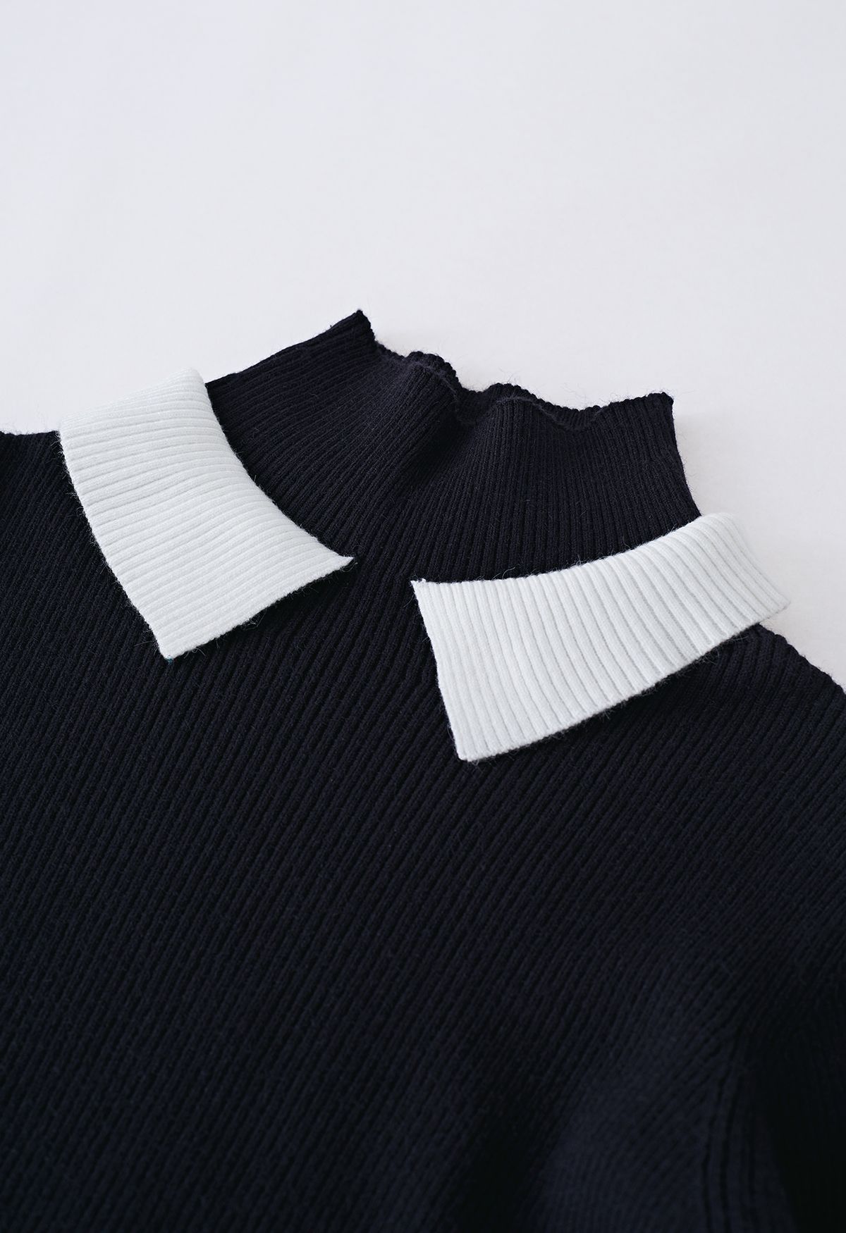 Contrast Doll Collar Mock Neck Knit Top in Black