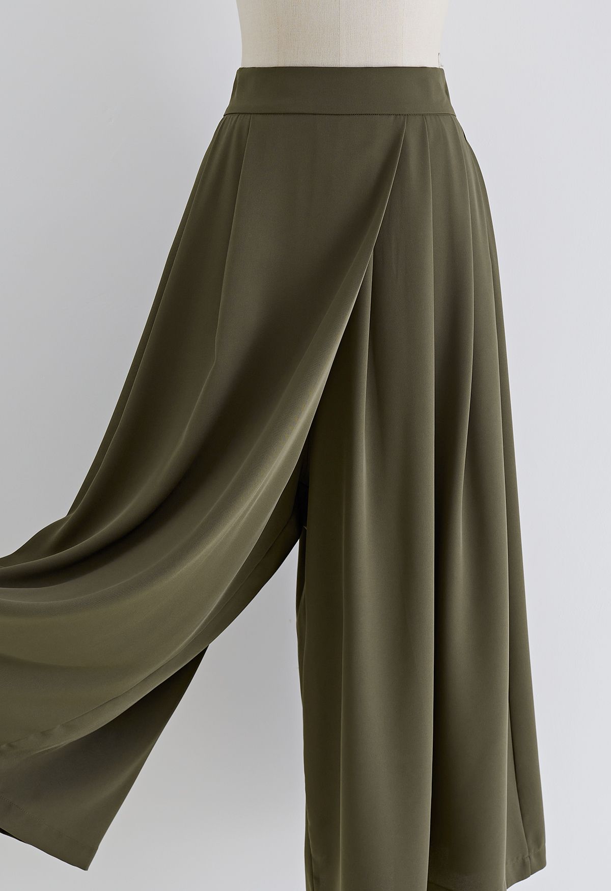 Easeful Pleated Wide-Leg Pants in Army Green